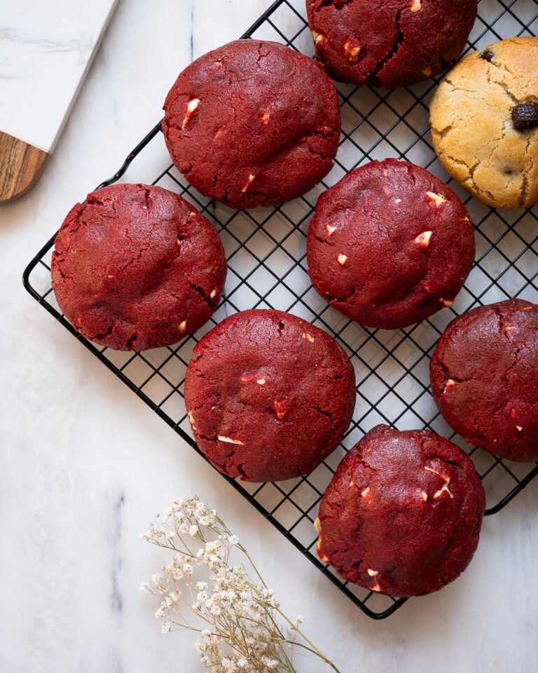 Cookies artesanais red velvet recheado com chocolate Belga