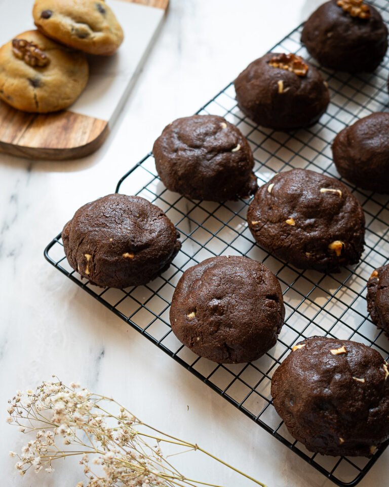 Cookies Dark com Nido com pedaços de chocolate negro e branco.